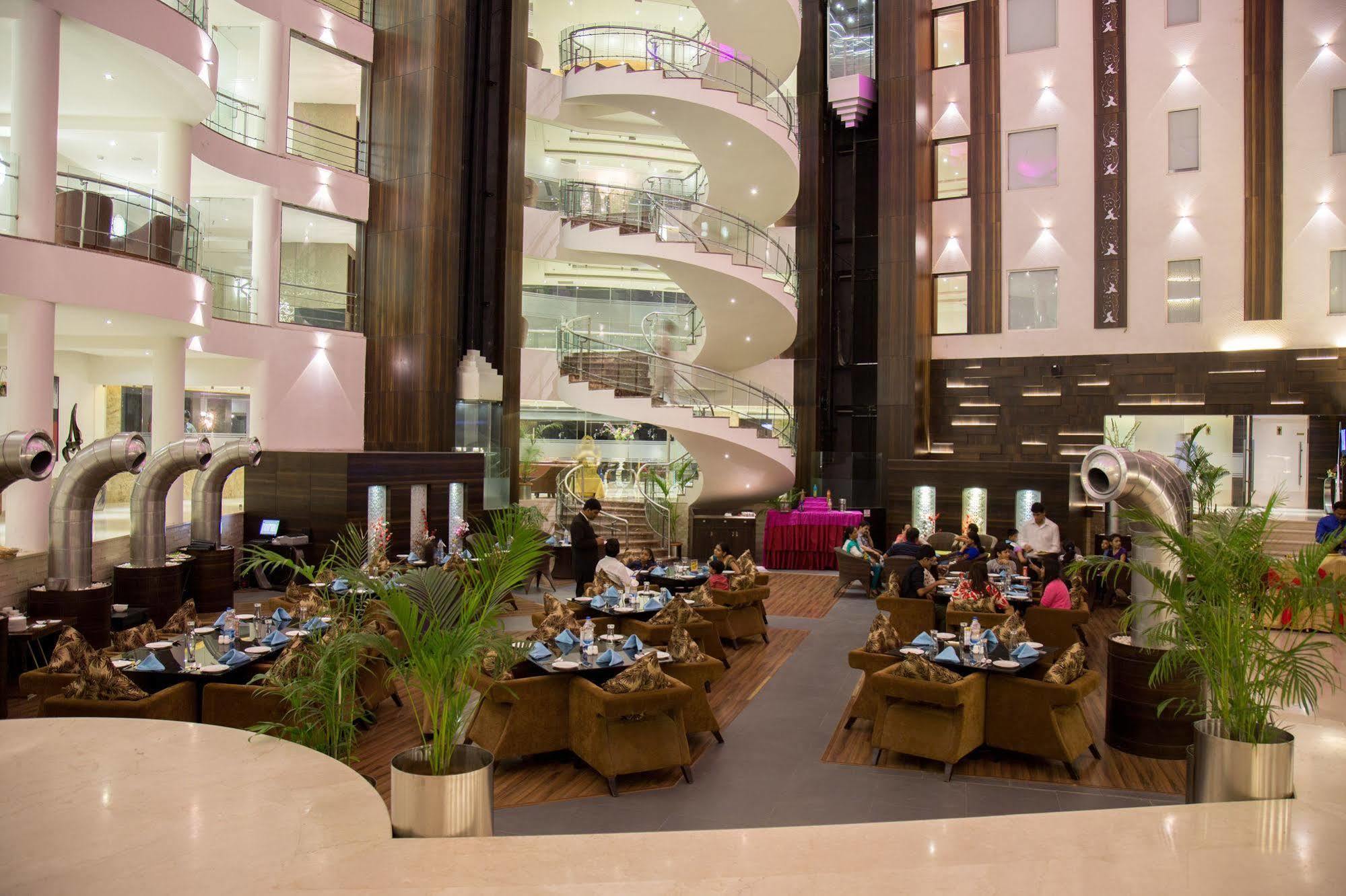 Regenta Central Harimangala Bharuch Esterno foto