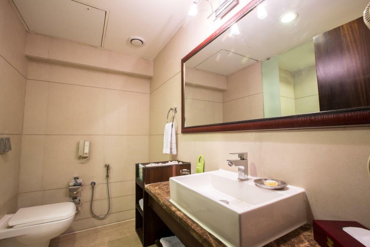 Regenta Central Harimangala Bharuch Esterno foto